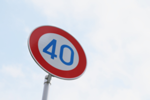 Verkehrsschild 40 &copy; Canva