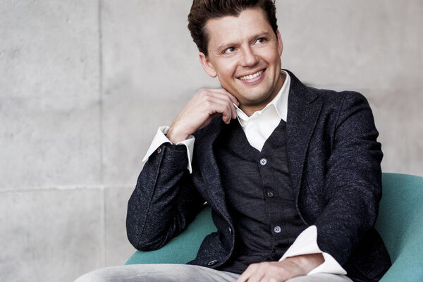 Der Musiker Julian Rachlin blickt gut gelaunt in die Zukunft. © Janine Guldener