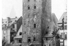 Bildergalerie Eisenturm Stadtbefestigung, Stadtmauer, Eisenturm ... und aus der Perspektive der heutigen Rheinstraße. Sowohl die Nachbarhäuser als auch die davor stehende ältere Mauer wurden bei einem Luftangriff im Februar 1945 zerstört.