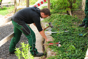 Landschaftsgärtner bei der Arbeit © Carsten Costard