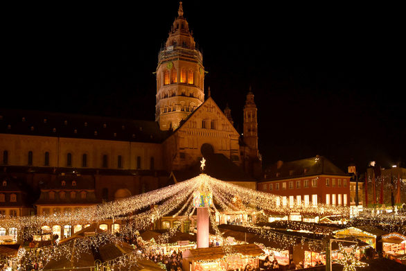 Christmas market in front of St. Martin's cathedral