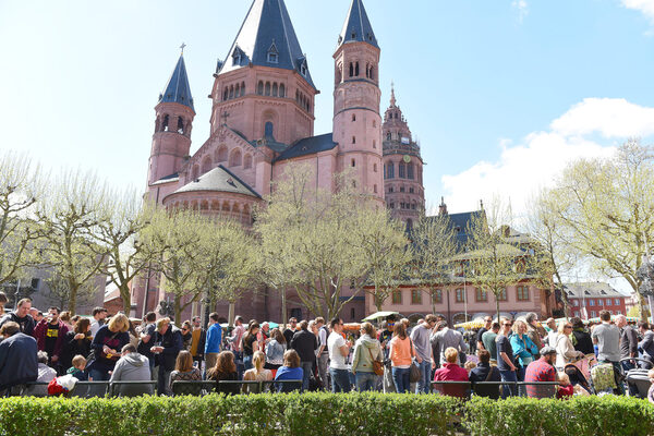 Besucher des Marktfrühstücks © Kristina Schäfer