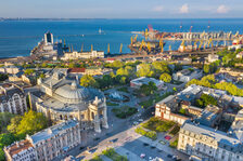 Luftbild von Odessa mit Blick auf das Meer und den Hafen