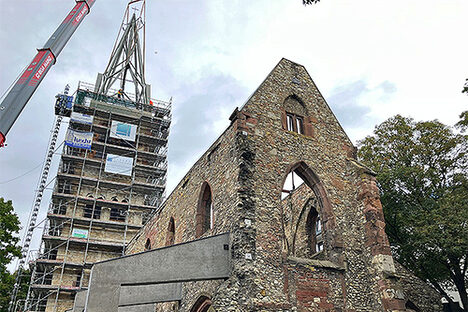 Rekonstruktion der Turmspitze wird aufgesetzt