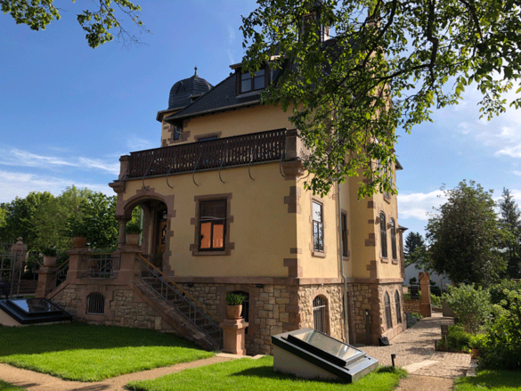 Das stimmig restaurierten Winzerschloss stammt aus dem 19. Jahrhundert.